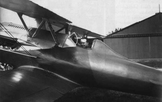 Sadi-Lecointe, Joseph, in the cockpit of his Nieuport-Delâge 29V racer, after winning the Gordon Bennett Trophy, at Orleans/Etampes, 28 September 1920. Joseph Sadi-Lacointe in his Nieuport-Delage 29.